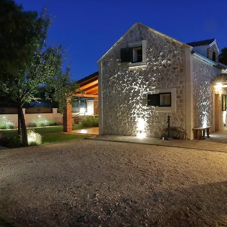 בית נופש Stone Diamond *