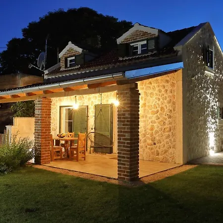 Stone Diamond בית נופש