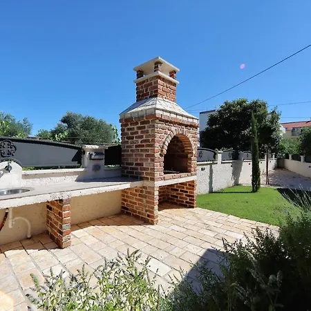 Stone Diamond זאדאר