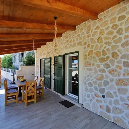 Stone Diamond זאדאר