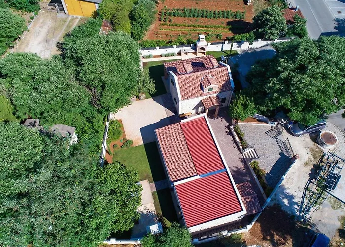 Stone Diamond זאדאר